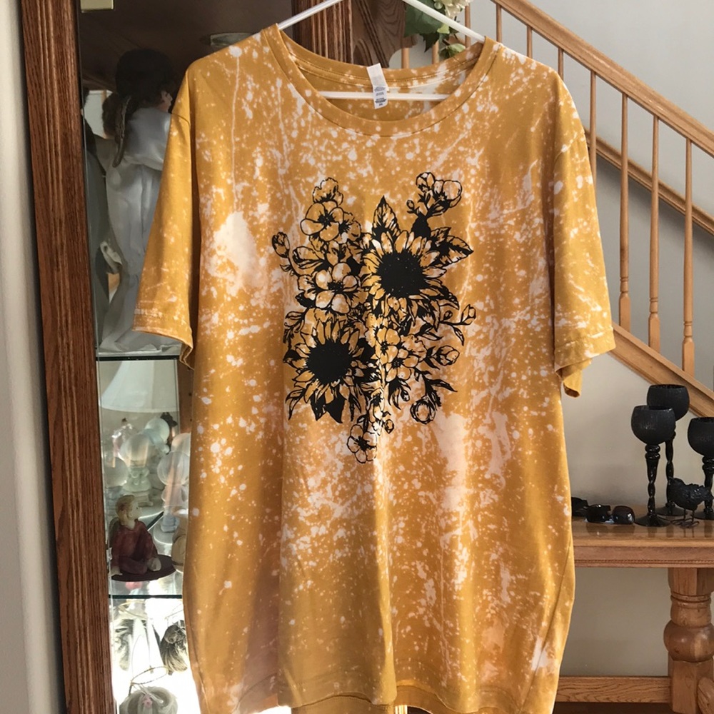 Sunflower distressed tee